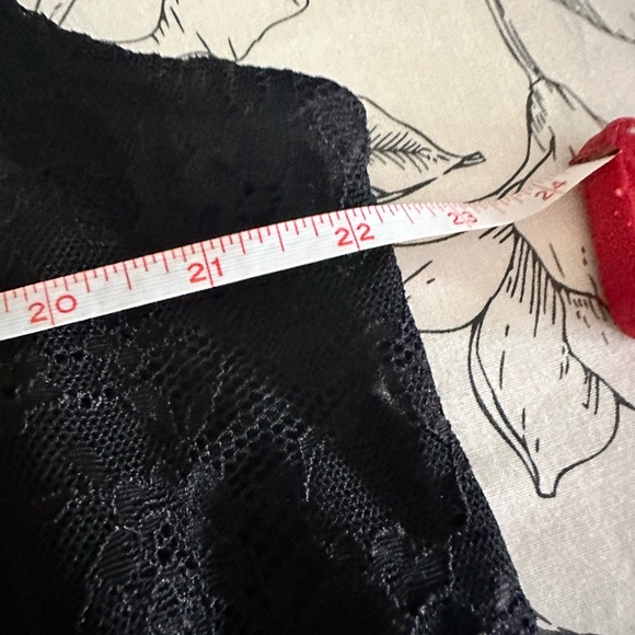 Torrid black sleeveless lace v neck strappy bodysuit EUC size 3 - Picture 5 of 6